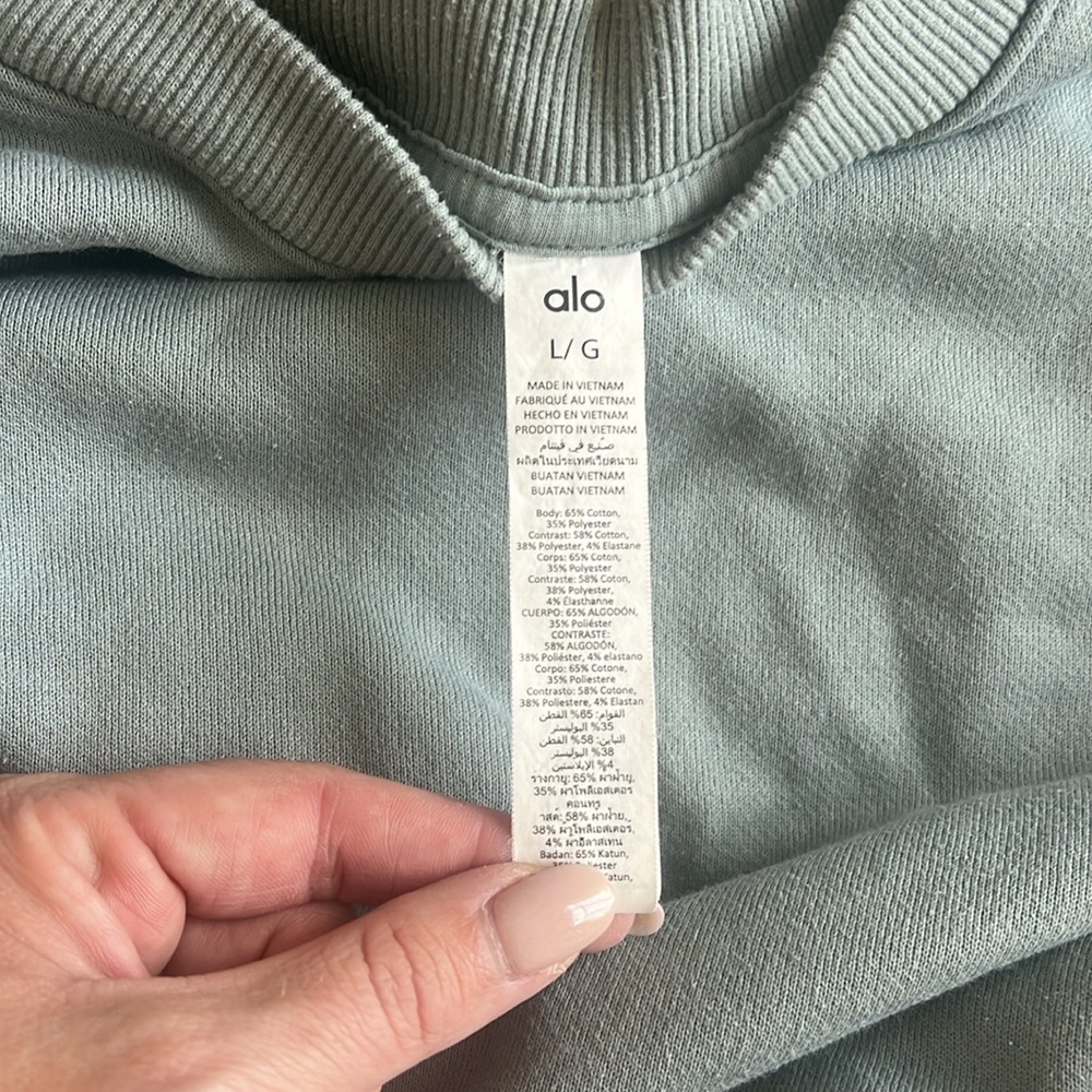 ALO Yoga Light Blue Sweatshirt - Picture 4 of 6